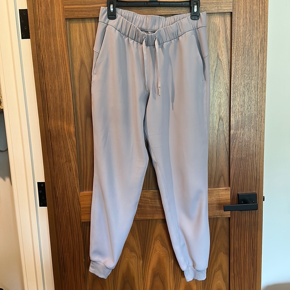 Lululemon on the fly jogger